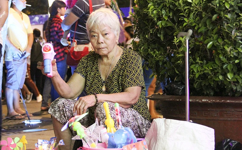 Mưu sinh đêm giao thừa ảnh 13